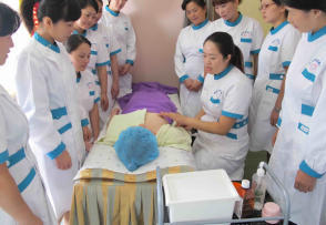 專業家政服務 月嫂育嬰醫陪與深度清潔，一站式滿足家庭精細化需求